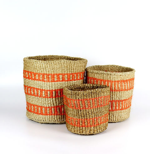 Panier en sisal tissé à la main à rayures orange et marron naturel