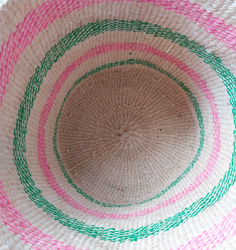 Panier en sisal tissé à la main à rayures vertes, crème et roses