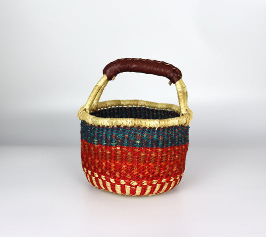 Mini panier rond Bolga bleu, rouge et marron naturel