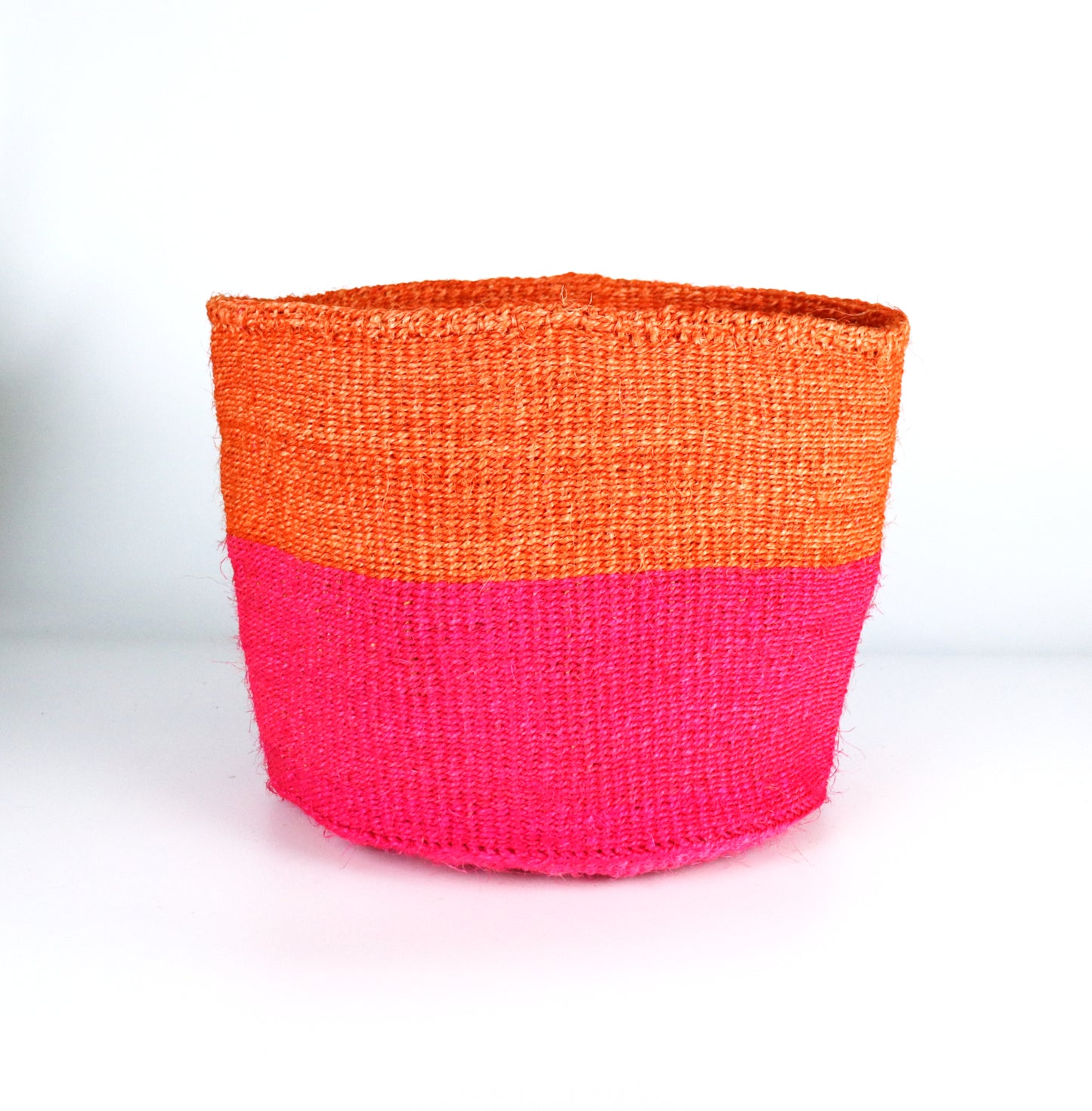 Panier en sisal tissé à la main orange et rose