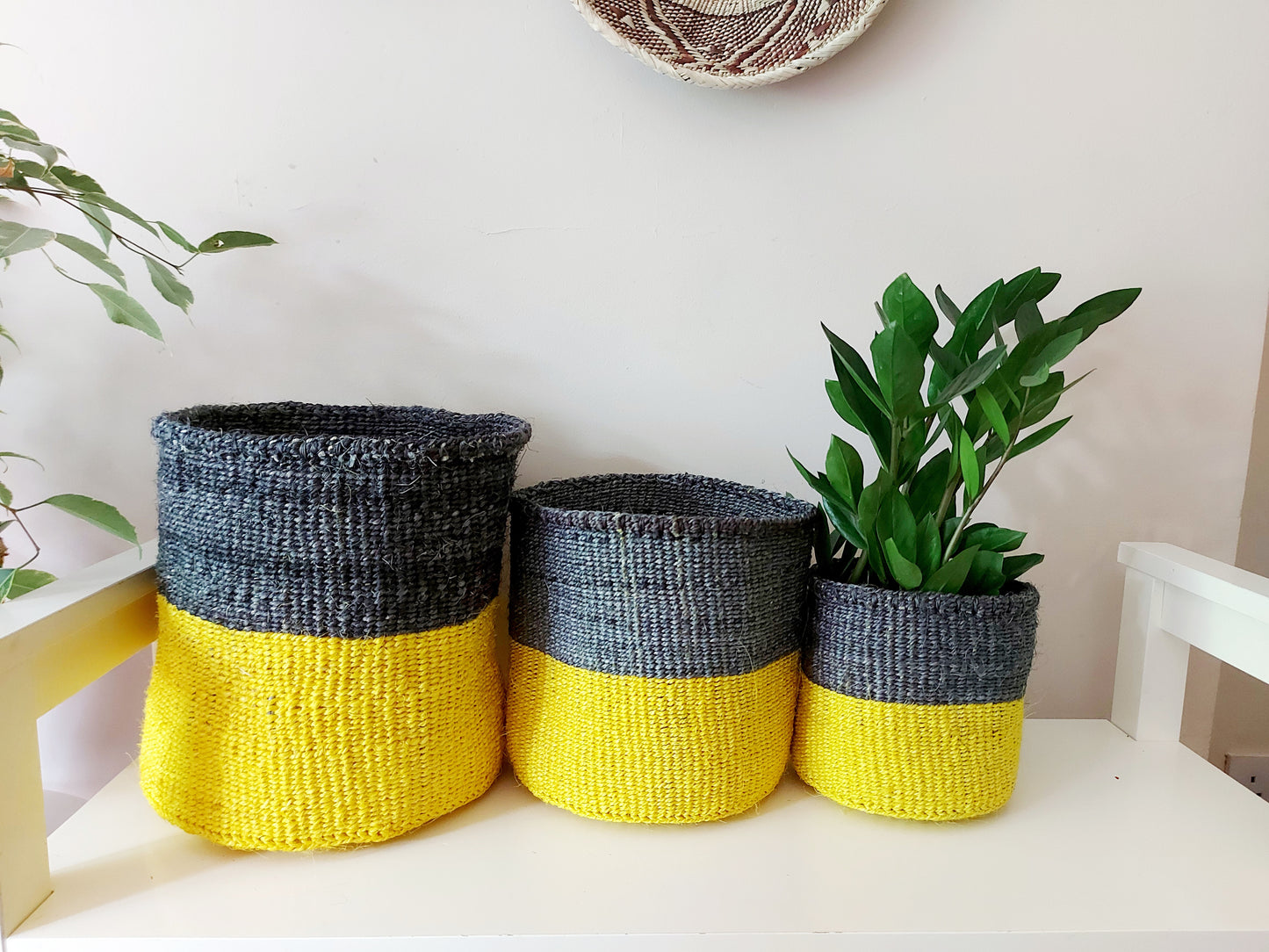 Paniers en sisal naturel bicolore gris/jaune