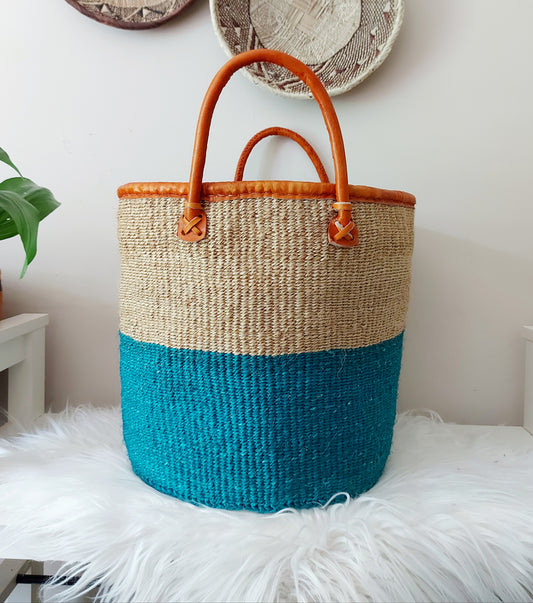 Grand panier à linge en sisal marron et vert pétrole